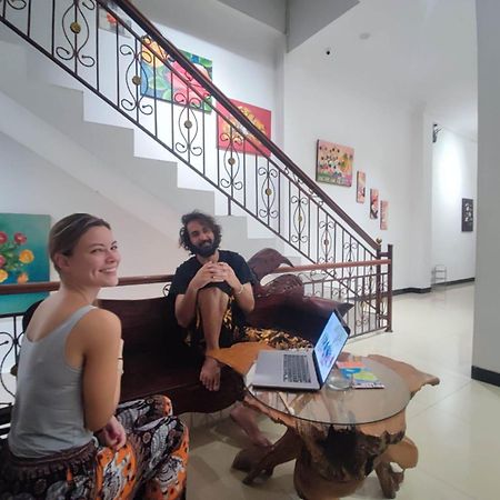 Fora Capsule Hostel Tuban Кута Экстерьер фото