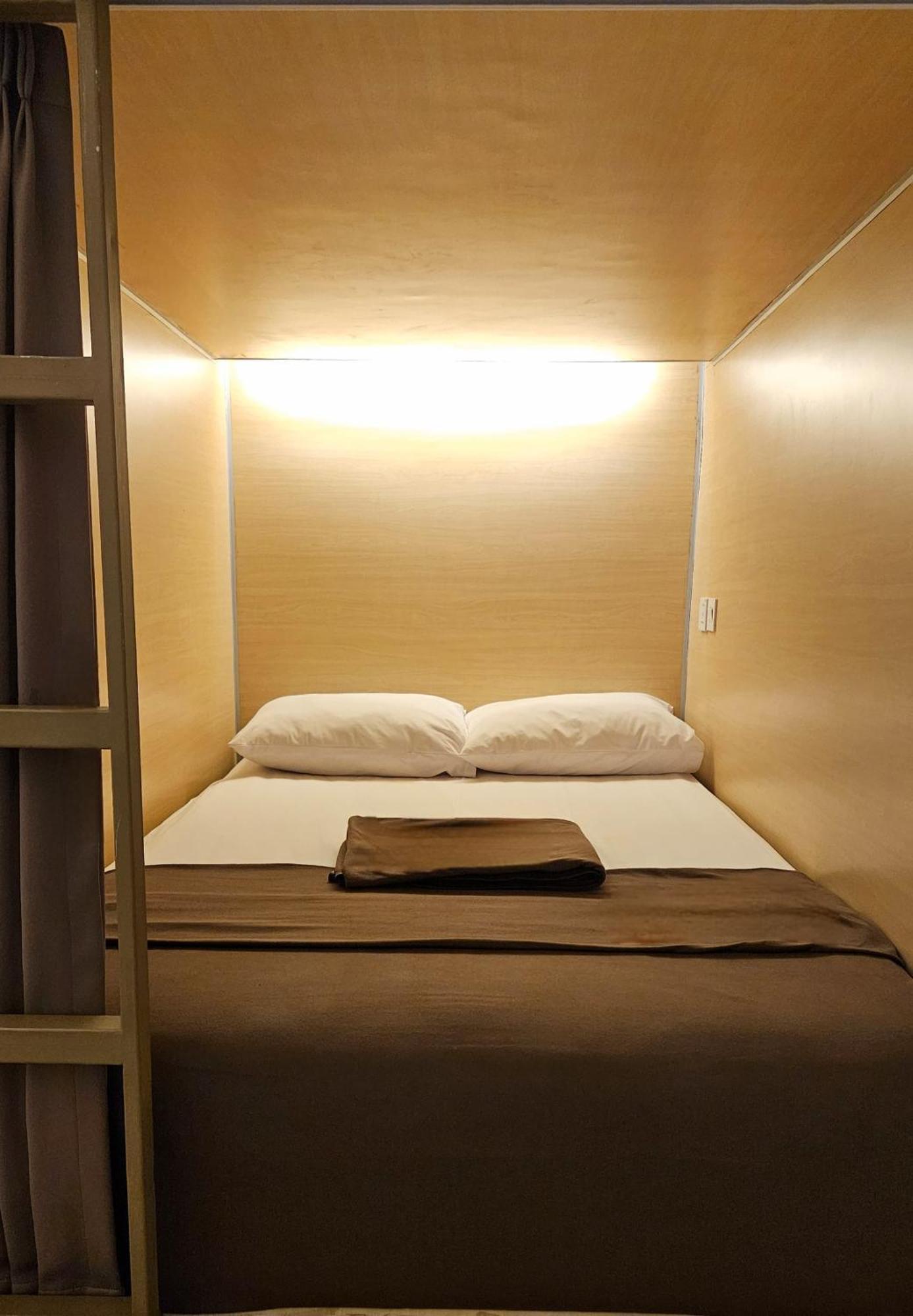 Fora Capsule Hostel Tuban Кута Экстерьер фото
