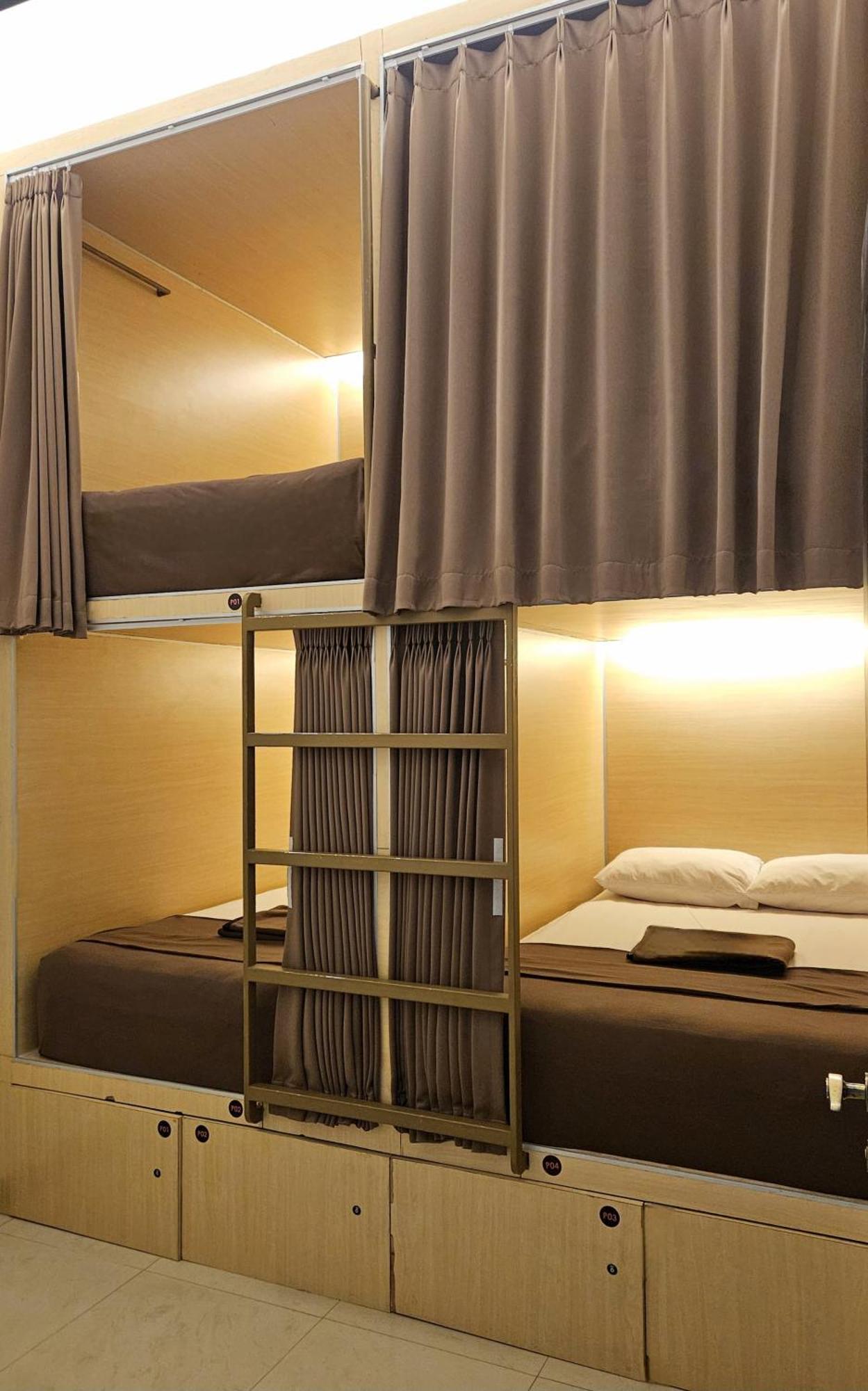 Fora Capsule Hostel Tuban Кута Экстерьер фото