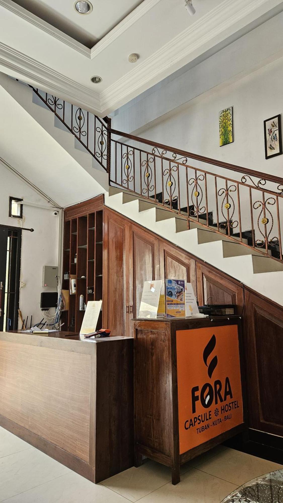 Fora Capsule Hostel Tuban Кута Экстерьер фото