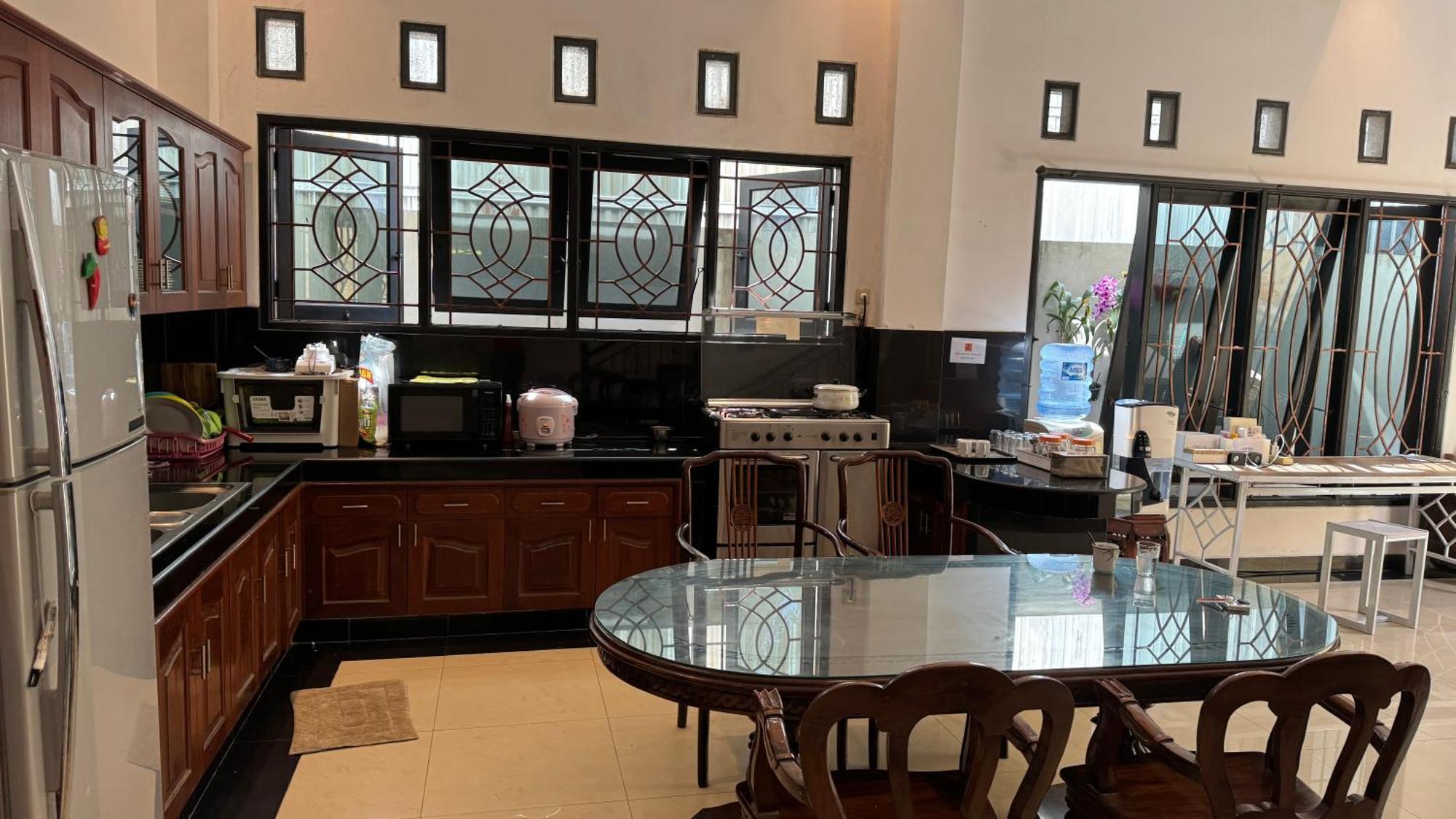 Fora Capsule Hostel Tuban Кута Экстерьер фото