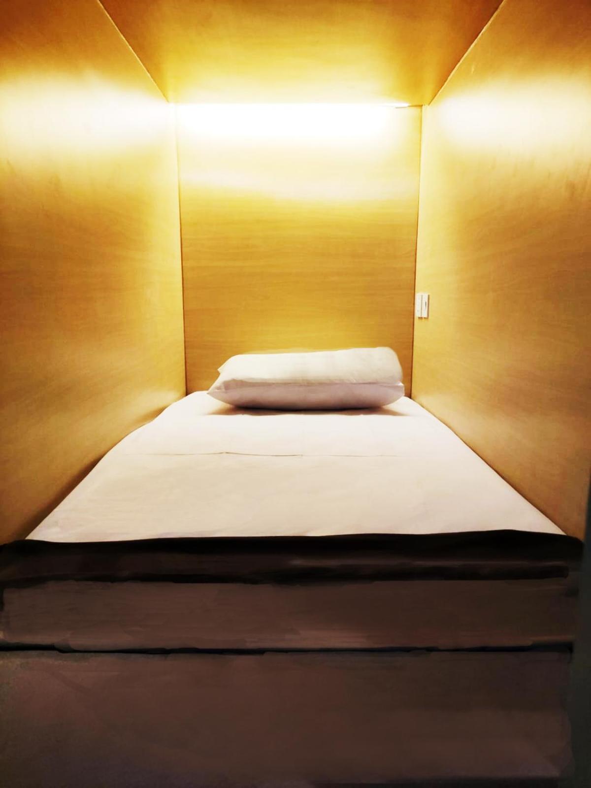 Fora Capsule Hostel Tuban Кута Экстерьер фото